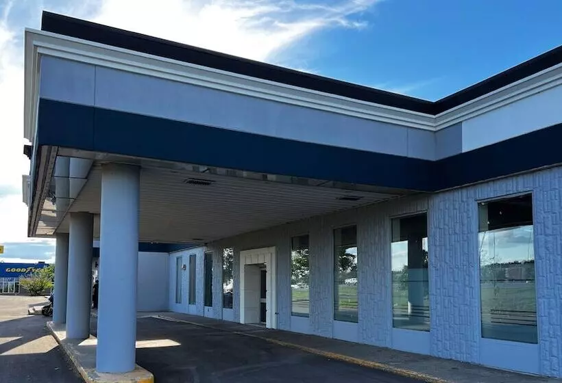 ホテル Travelodge By Wyndham Regina