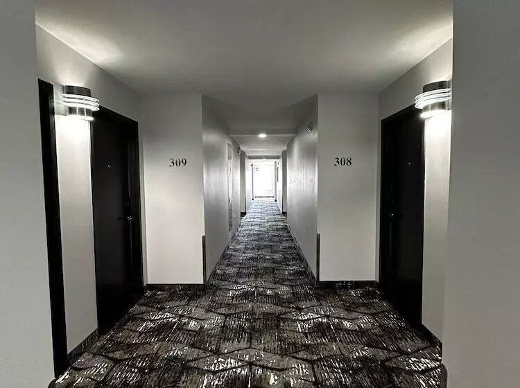 ホテル Travelodge By Wyndham Regina