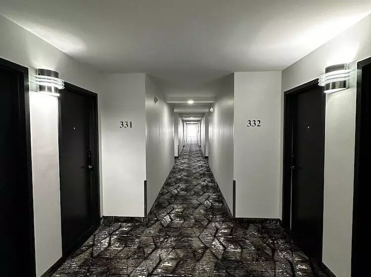 ホテル Travelodge By Wyndham Regina