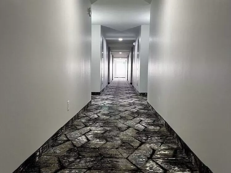 ホテル Travelodge By Wyndham Regina