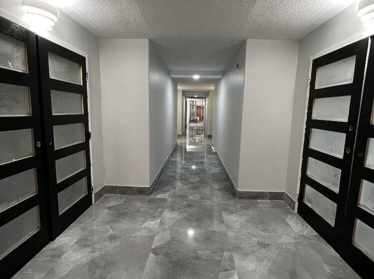 هتل Travelodge By Wyndham Regina