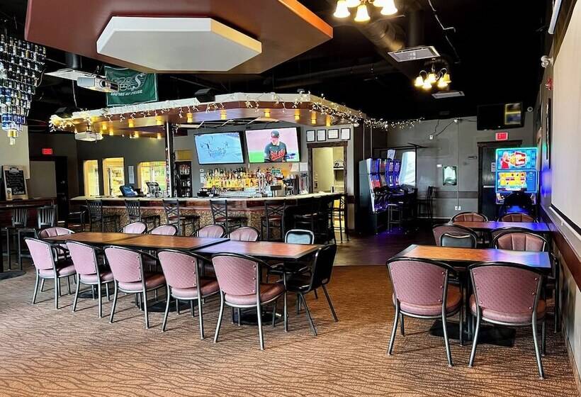 هتل Travelodge By Wyndham Regina