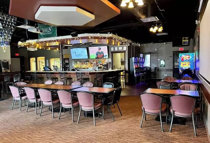 ホテル Travelodge By Wyndham Regina