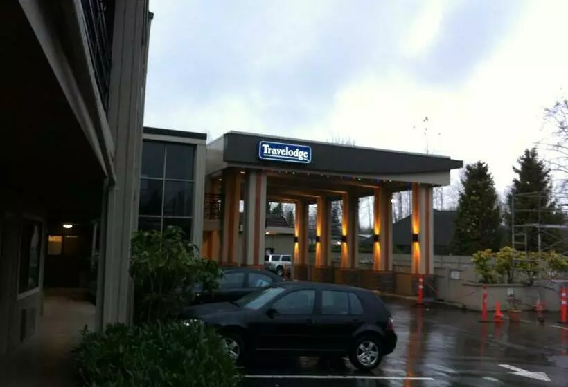 Отель Travelodge By Wyndham Vancouver Lions Gate