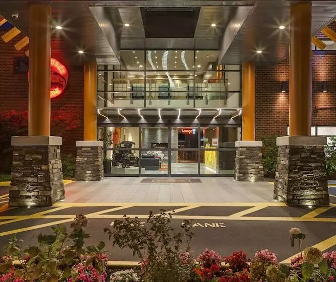 Poco Inn And Suites Hotel & Conference Centre