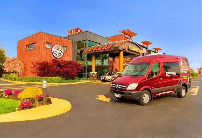 Poco Inn And Suites Hotel & Conference Centre