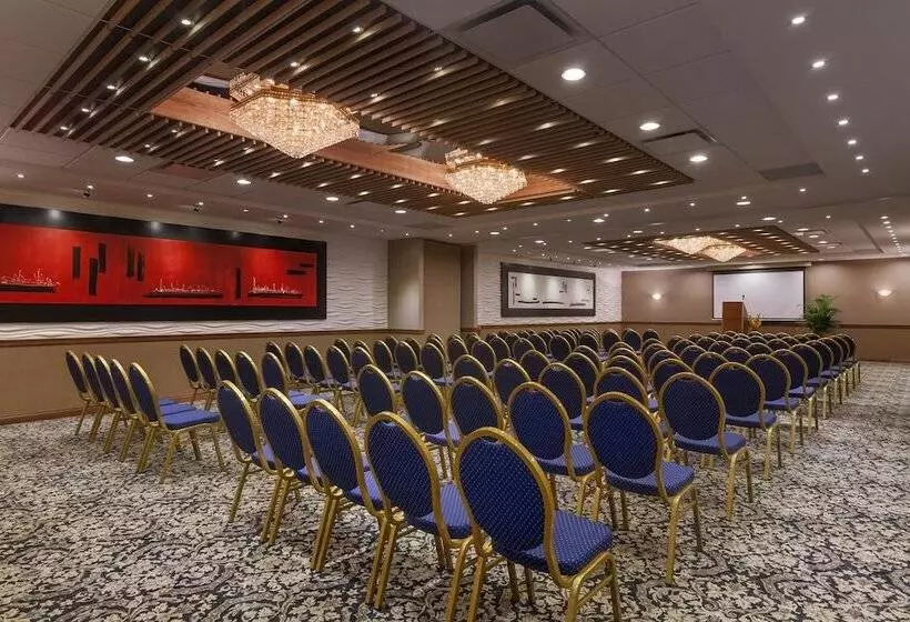 Poco Inn And Suites Hotel & Conference Centre