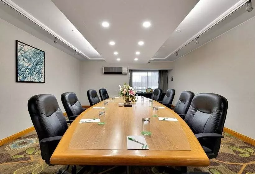 Resort Holiday Inn Hotel Peterborough Waterfront, An Ihg