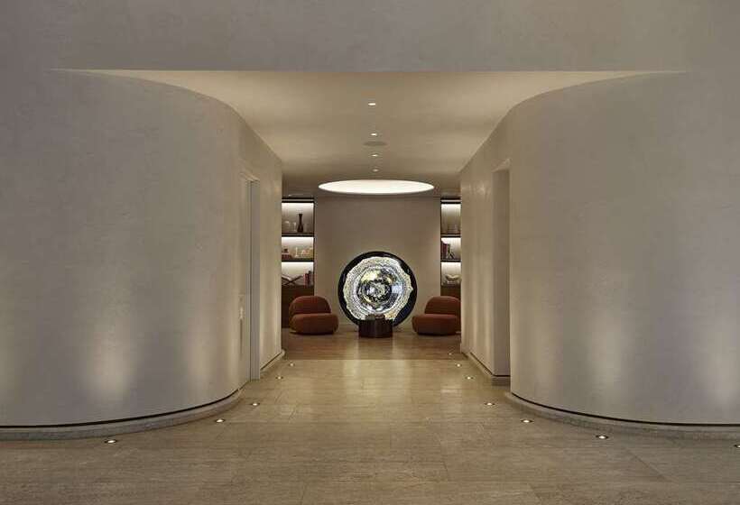 Vogue Hotel Montreal Downtown, Curio Collection By Hilton