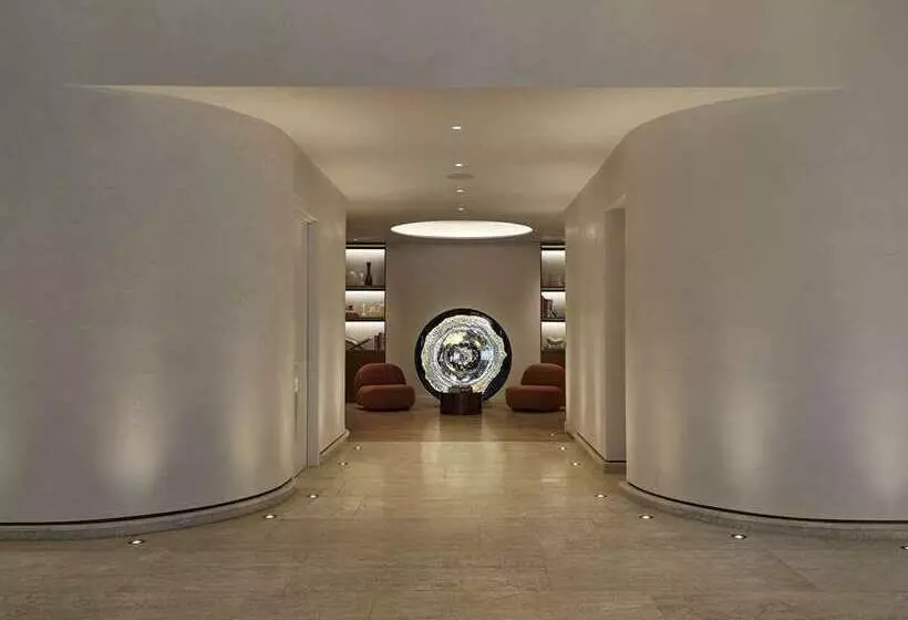 Vogue Hotel Montreal Downtown, Curio Collection By Hilton