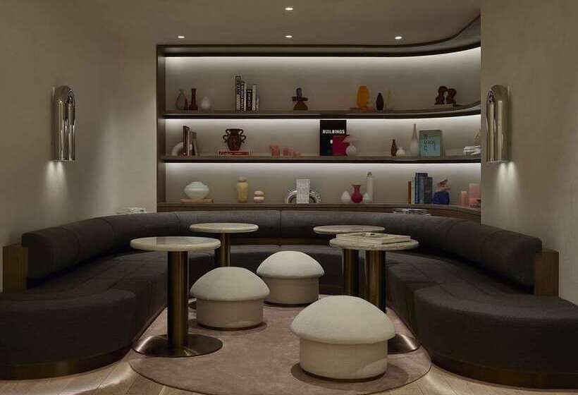 Vogue Hotel Montreal Downtown, Curio Collection By Hilton