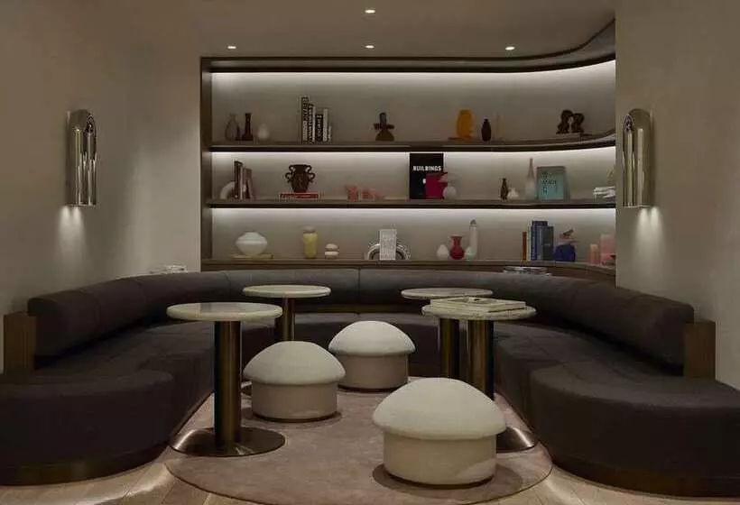 Vogue Hotel Montreal Downtown, Curio Collection By Hilton