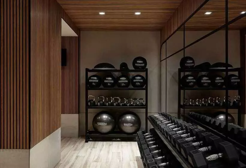 Vogue Hotel Montreal Downtown, Curio Collection By Hilton