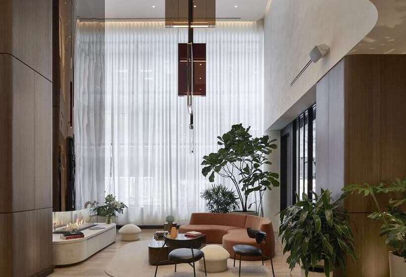 Vogue Hotel Montreal Downtown, Curio Collection By Hilton