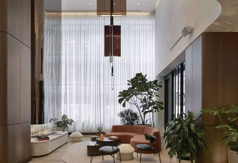 Vogue Hotel Montreal Downtown, Curio Collection By Hilton