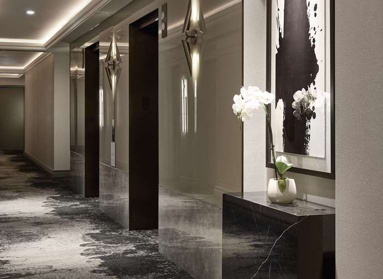 Vogue Hotel Montreal Downtown, Curio Collection By Hilton