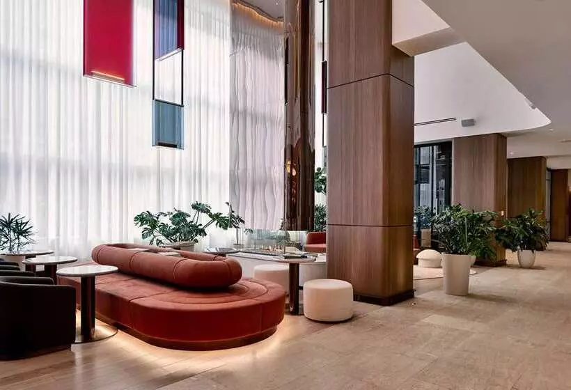 Vogue Hotel Montreal Downtown, Curio Collection By Hilton