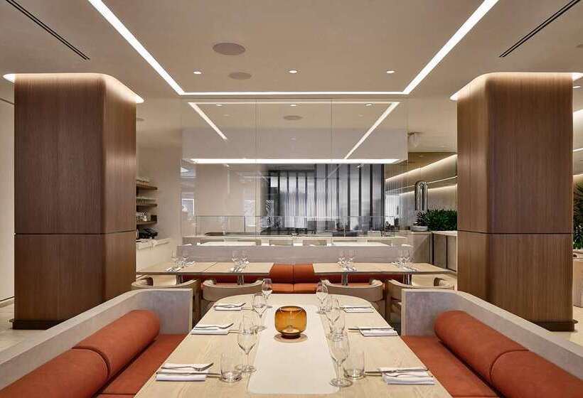 Vogue Hotel Montreal Downtown, Curio Collection By Hilton