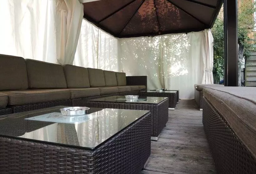 Hirschen Backpacker Hotel & Pub