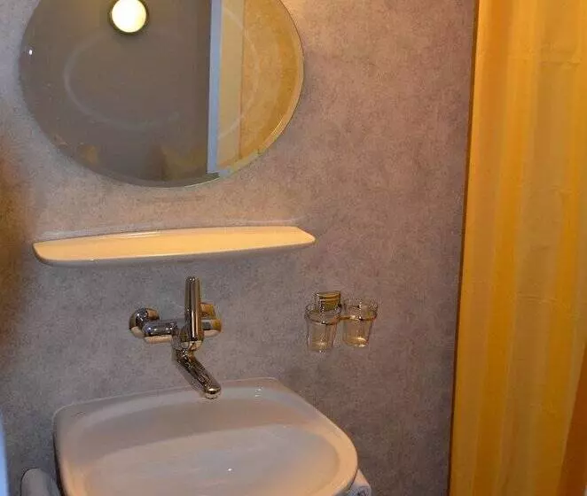 Hirschen Backpacker Hotel & Pub