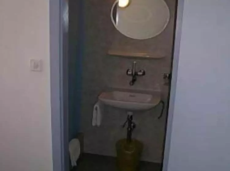 Hirschen Backpacker Hotel & Pub