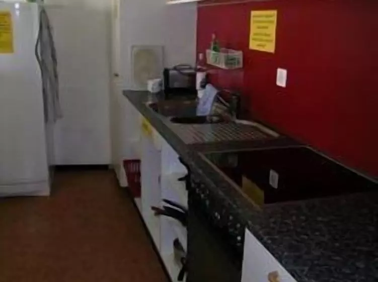 Hirschen Backpacker Hotel & Pub