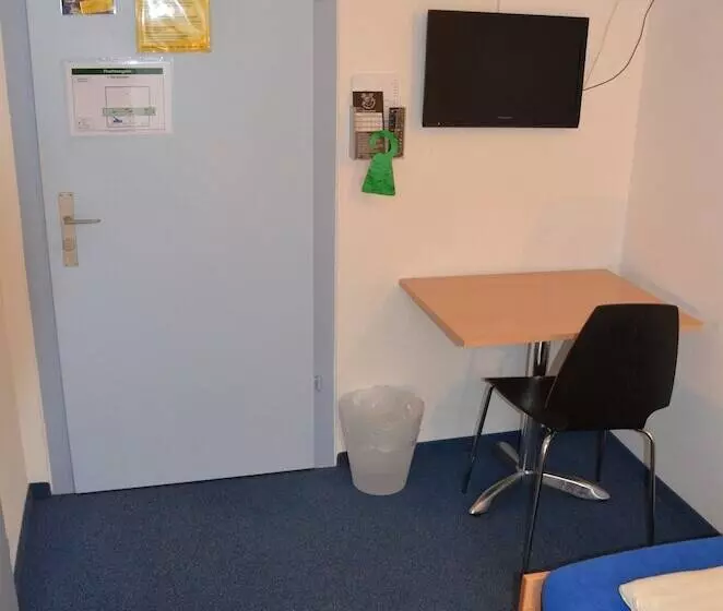 Hirschen Backpacker Hotel & Pub