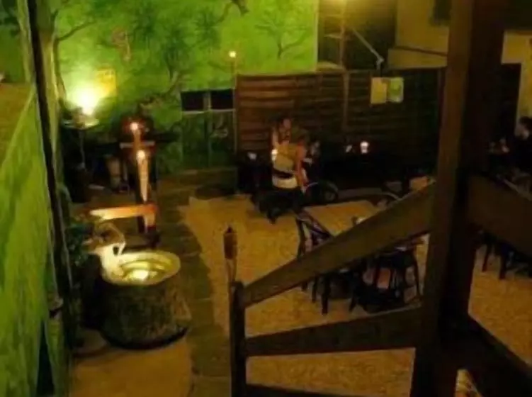 Hirschen Backpacker Hotel & Pub