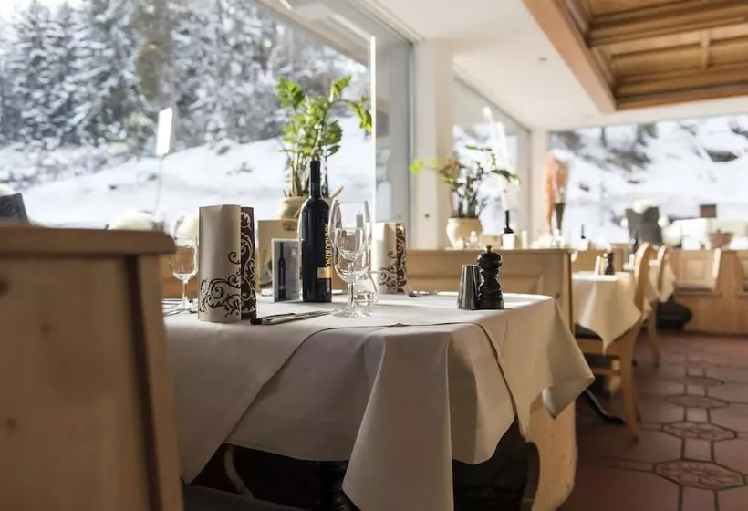 Отель Des Alpes