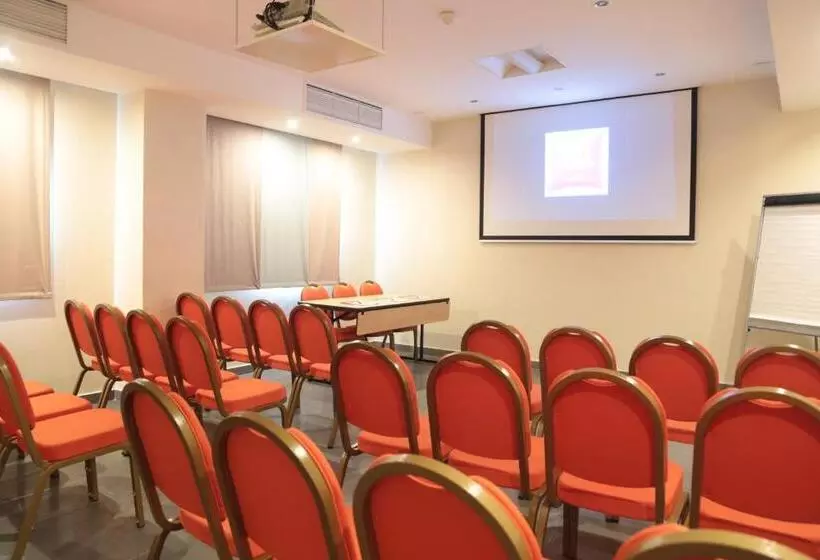 هتل Ibis Styles Abidjan Marcory