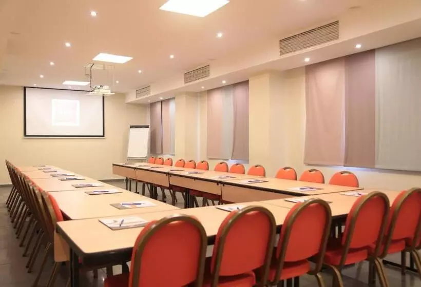 هتل Ibis Styles Abidjan Marcory