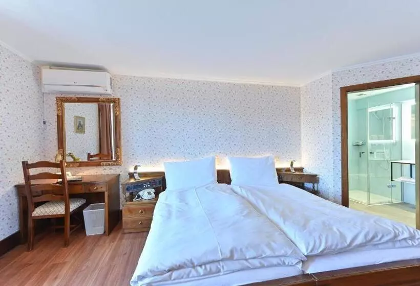 בית מלון כפרי Rheinfels