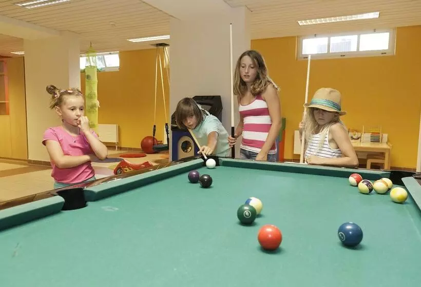 Отель Victoria Lauberhorn Wengen