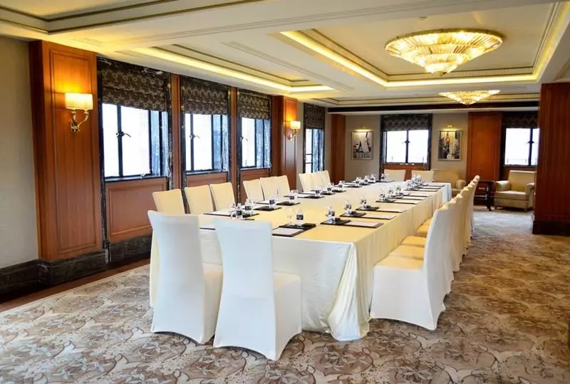 Fairmont Peace Hotel On The Bund