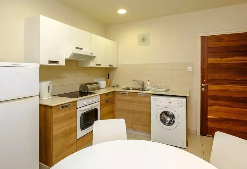 Les Palmiers Beach Boutique Hotel & Luxury Apartments