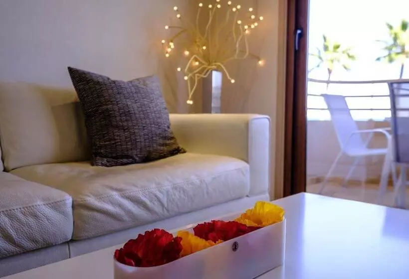 Les Palmiers Beach Boutique Hotel & Luxury Apartments