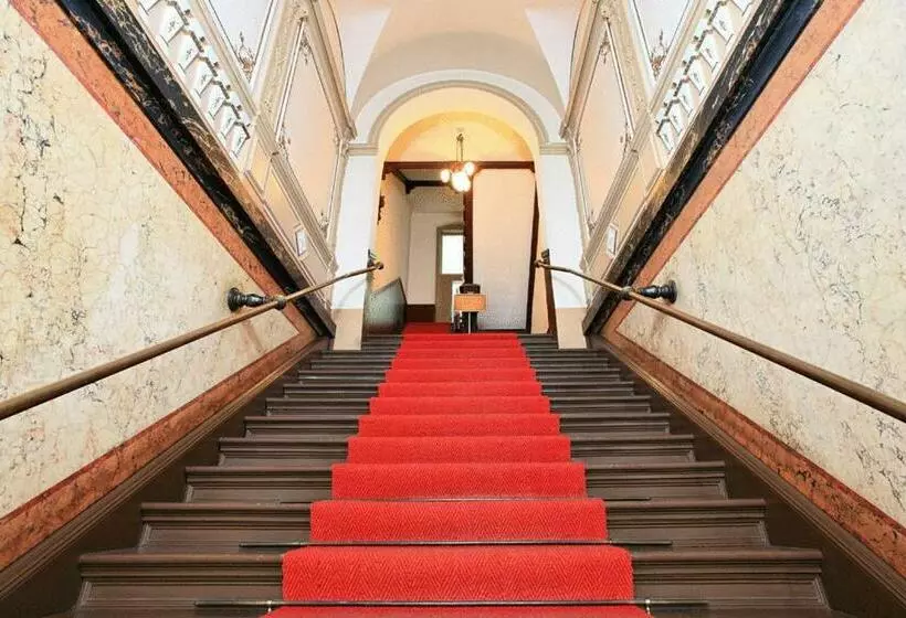 هتل Pension Cortina