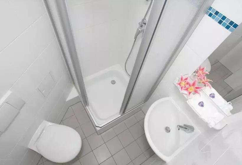 هتل Pension Cortina