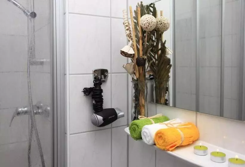 هتل Pension Cortina