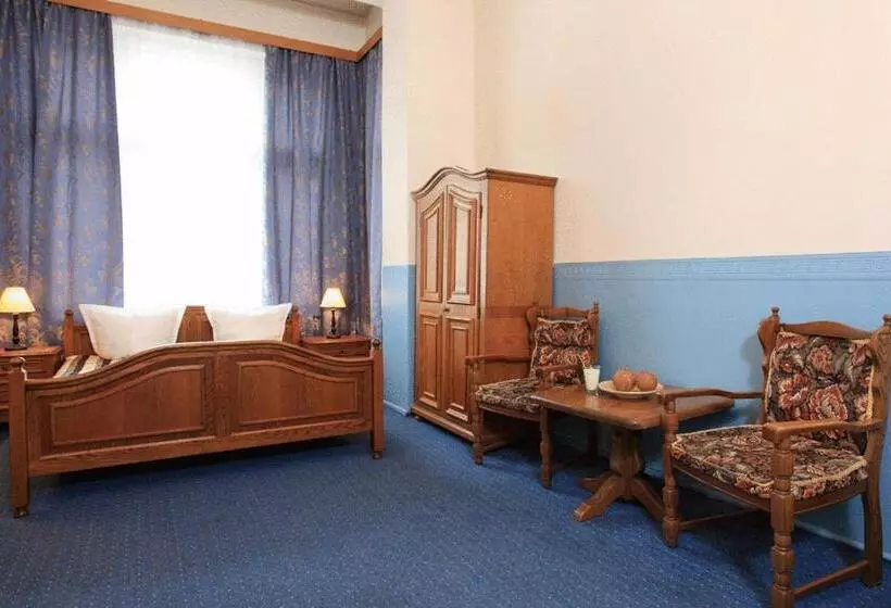 هتل Pension Cortina