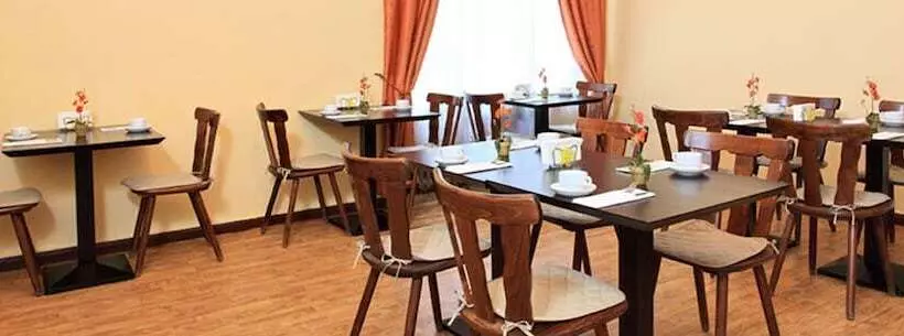 هتل Pension Cortina