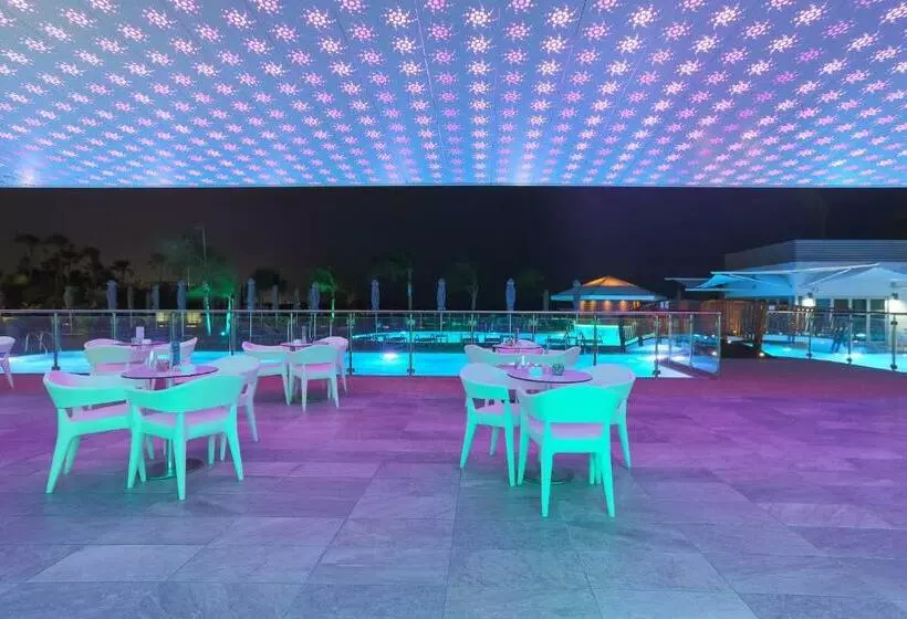 Vassos Nissi Plage Hotel & Spa