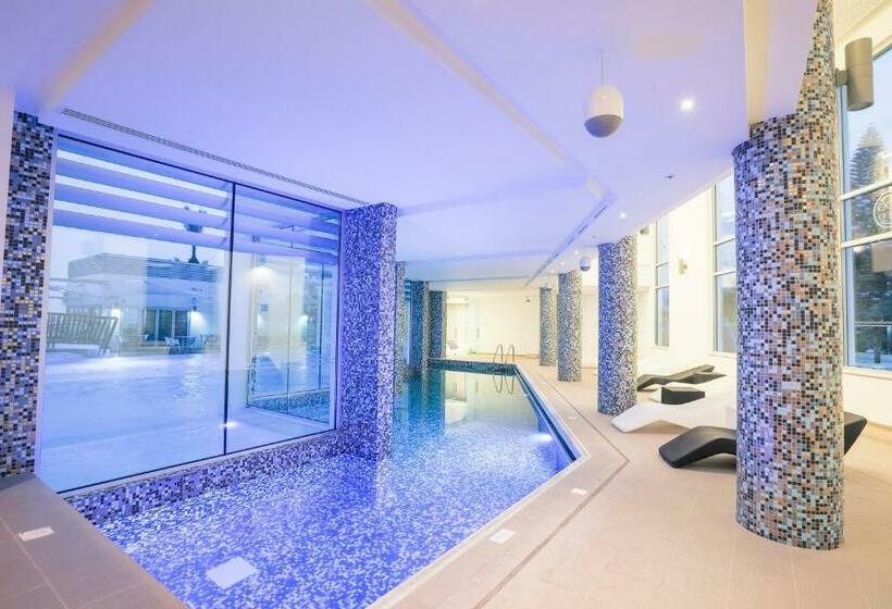 Vassos Nissi Plage Hotel & Spa