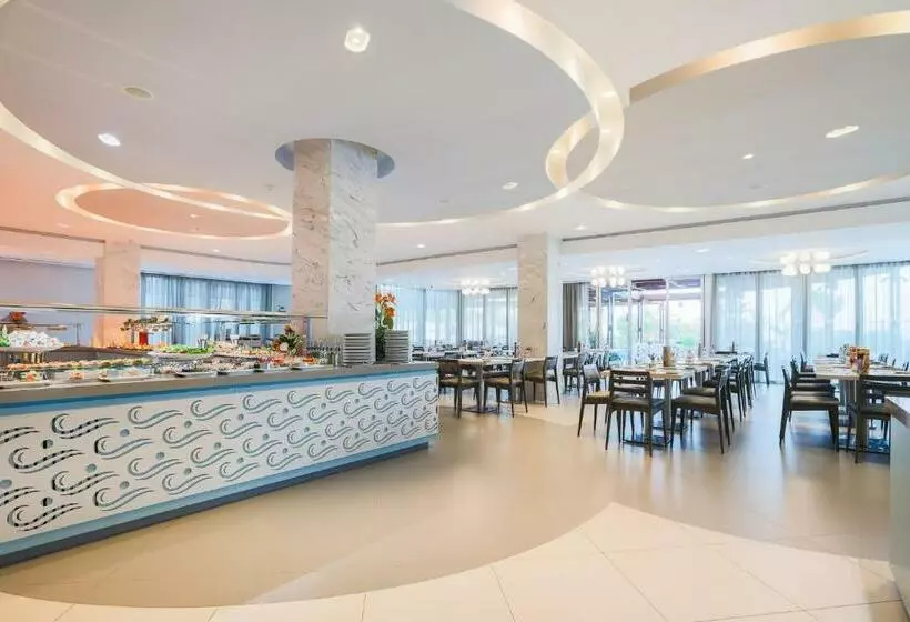 Vassos Nissi Plage Hotel & Spa