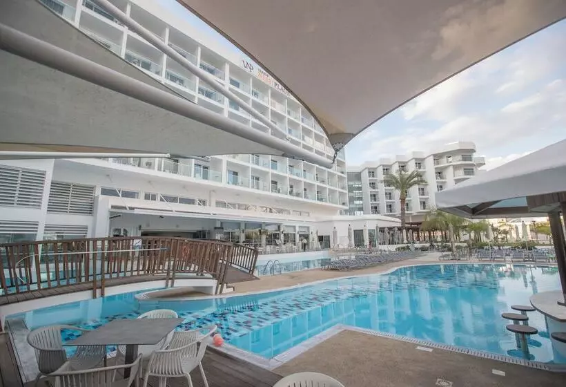 Vassos Nissi Plage Hotel & Spa