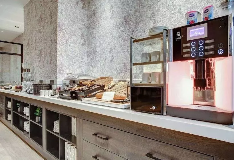 هتل Vienna House Easy by Wyndham Hamburg