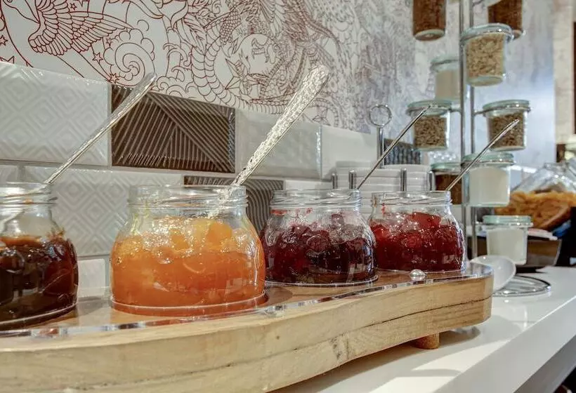 هتل Vienna House Easy by Wyndham Hamburg