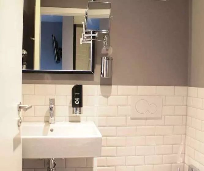 هتل Vienna House Easy by Wyndham Hamburg