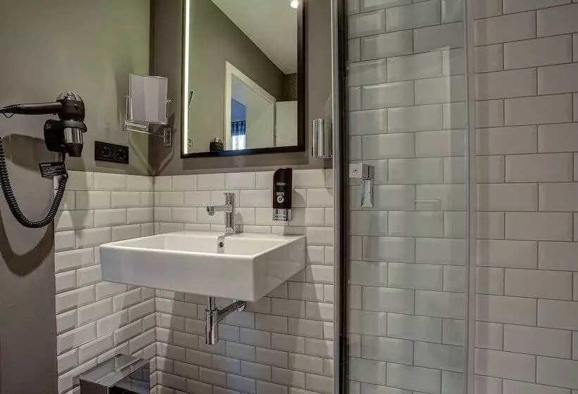 هتل Vienna House Easy by Wyndham Hamburg