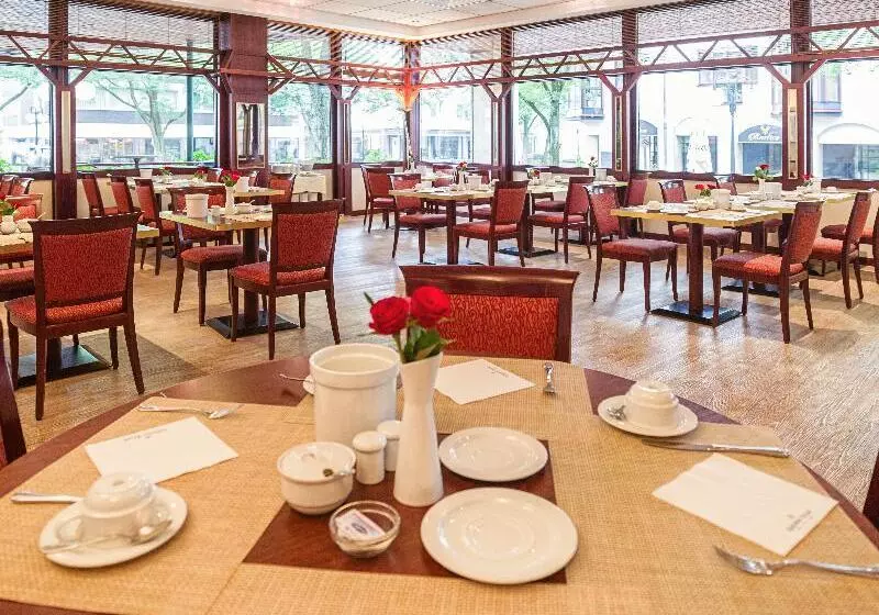 בית מלון כפרי Golden Tulip Bielefeld